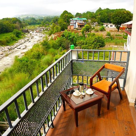 Aachman River And Valley View Resort Dharamshala - A Riverside Resort With Balcony View Dış mekan fotoğraf