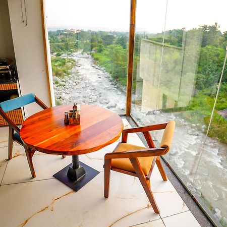 Aachman River And Valley View Resort Dharamshala - A Riverside Resort With Balcony View Dış mekan fotoğraf