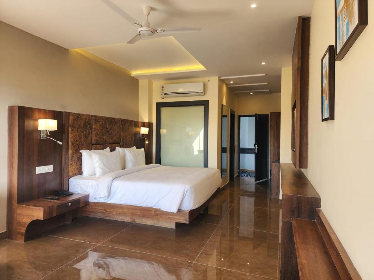 Aachman River And Valley View Resort Dharamshala - A Riverside Resort With Balcony View Dış mekan fotoğraf