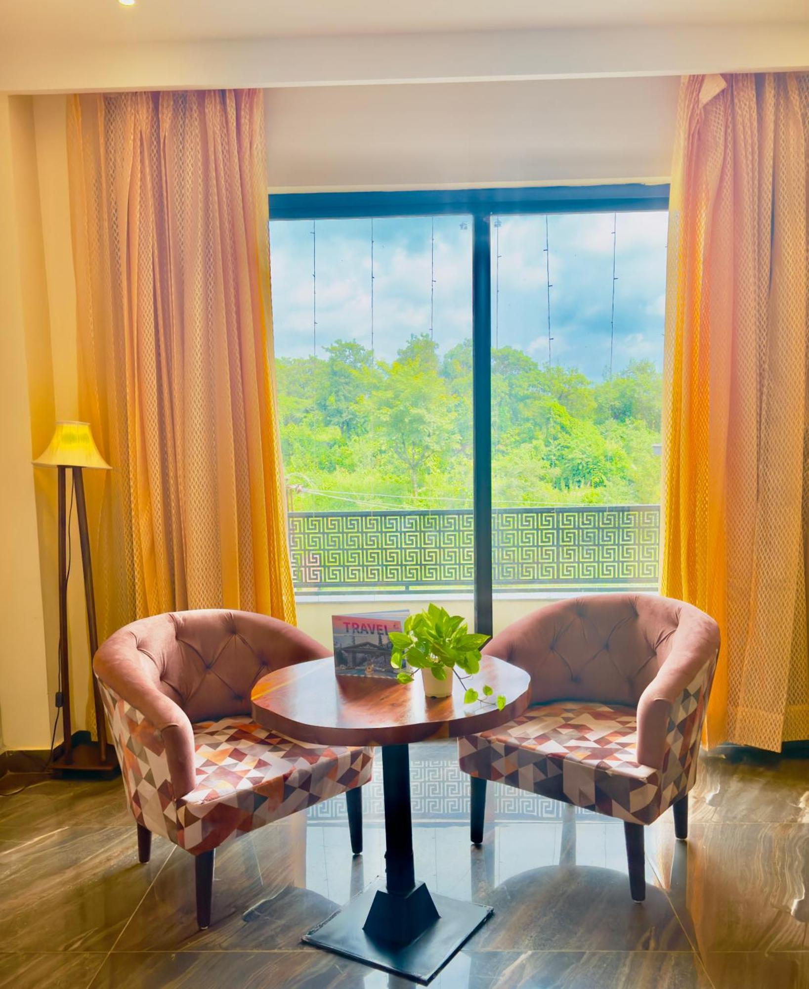 Aachman River And Valley View Resort Dharamshala - A Riverside Resort With Balcony View Dış mekan fotoğraf